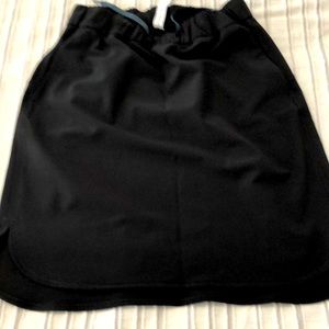 Black skirt lulu lemon size 4 never worn